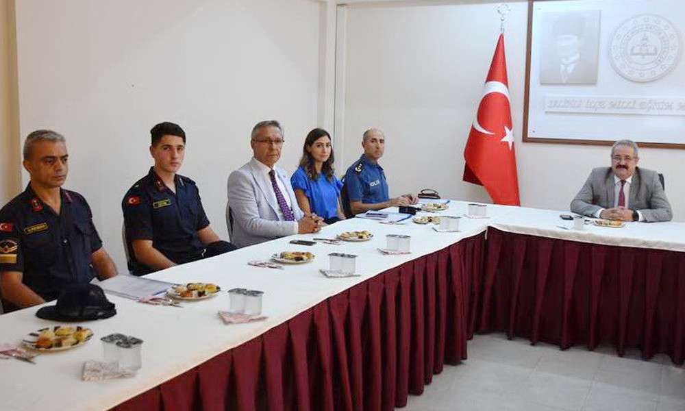 Salihli'de ‘Okul Güvenliği’ toplantısı yapıldı 