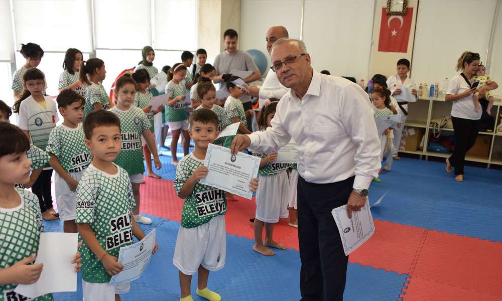 Salihli’de yaz spor kursları sertifika töreniyle son buldu   