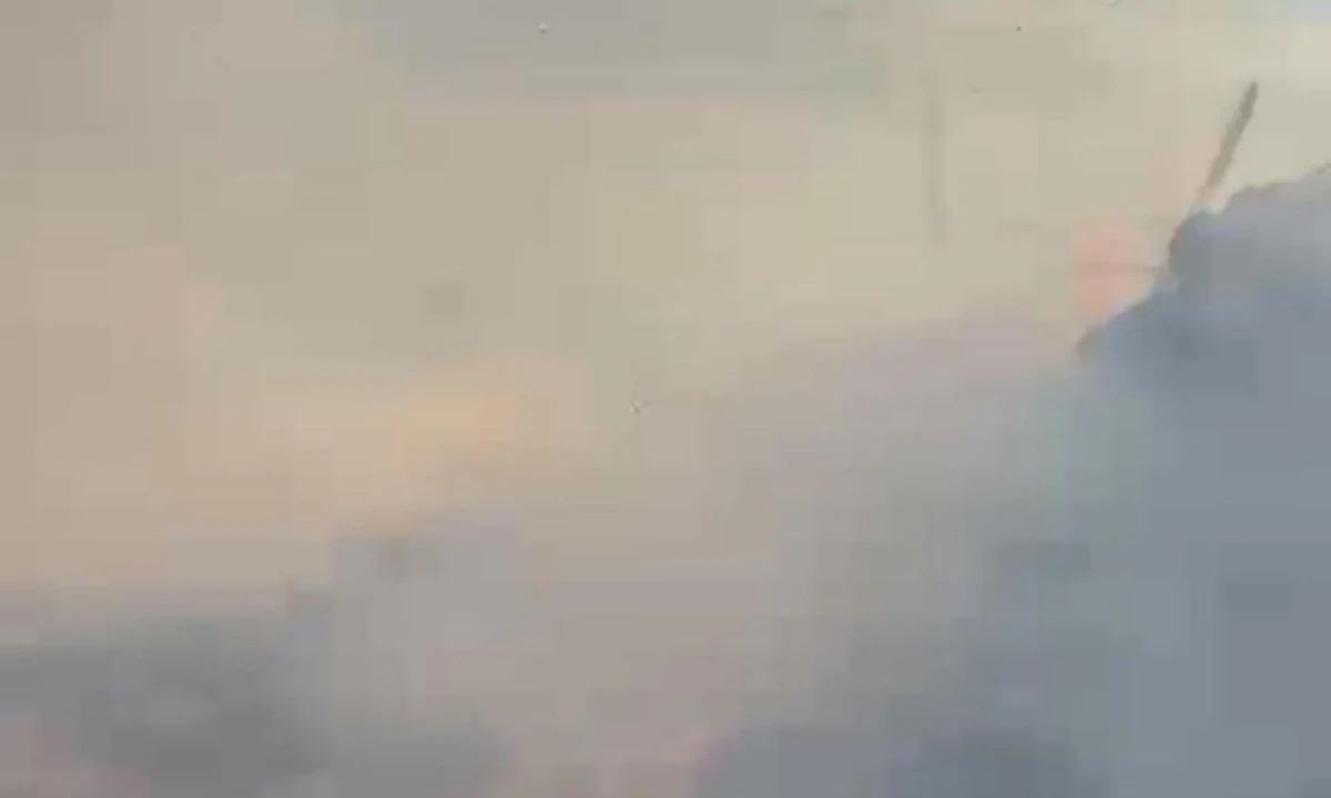 Saman balyalarında &ccedil;ıkan yangın eve sı&ccedil;radı