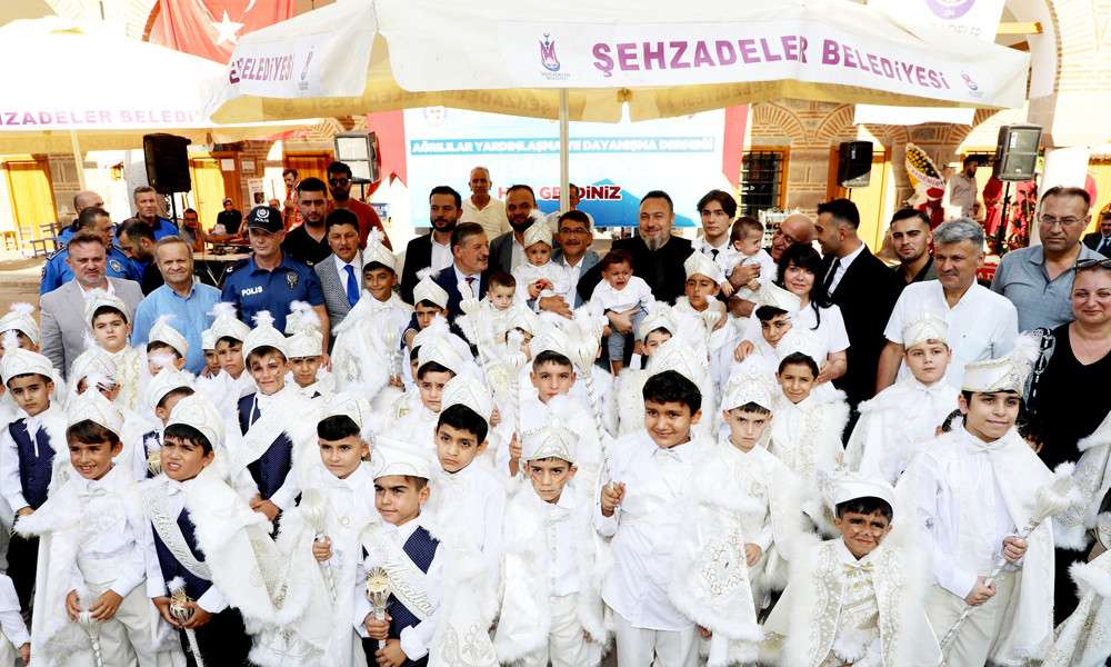 ŞEHZADELER&rsquo;DEN TOPLU S&Uuml;NNET Ş&Ouml;LENİ