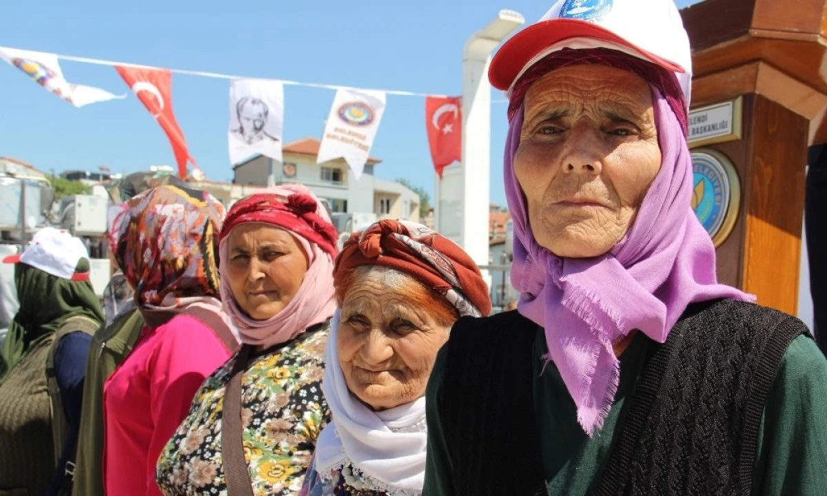 Selendi&rsquo;de 113 kadın &uuml;reticiye s&uuml;t soğutma tankı desteği