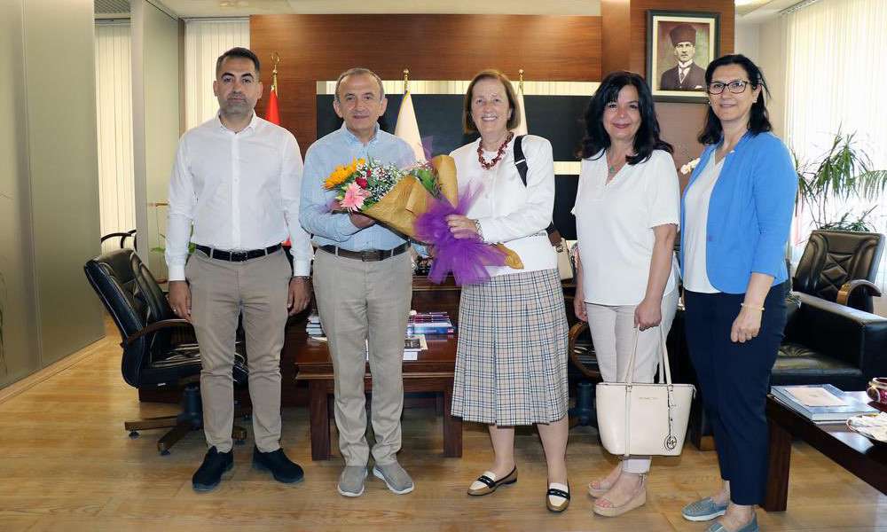 SELMA ALİYE KAVAF&rsquo;TAN DİKKAT &Ccedil;EKEN ZİYARETLER 