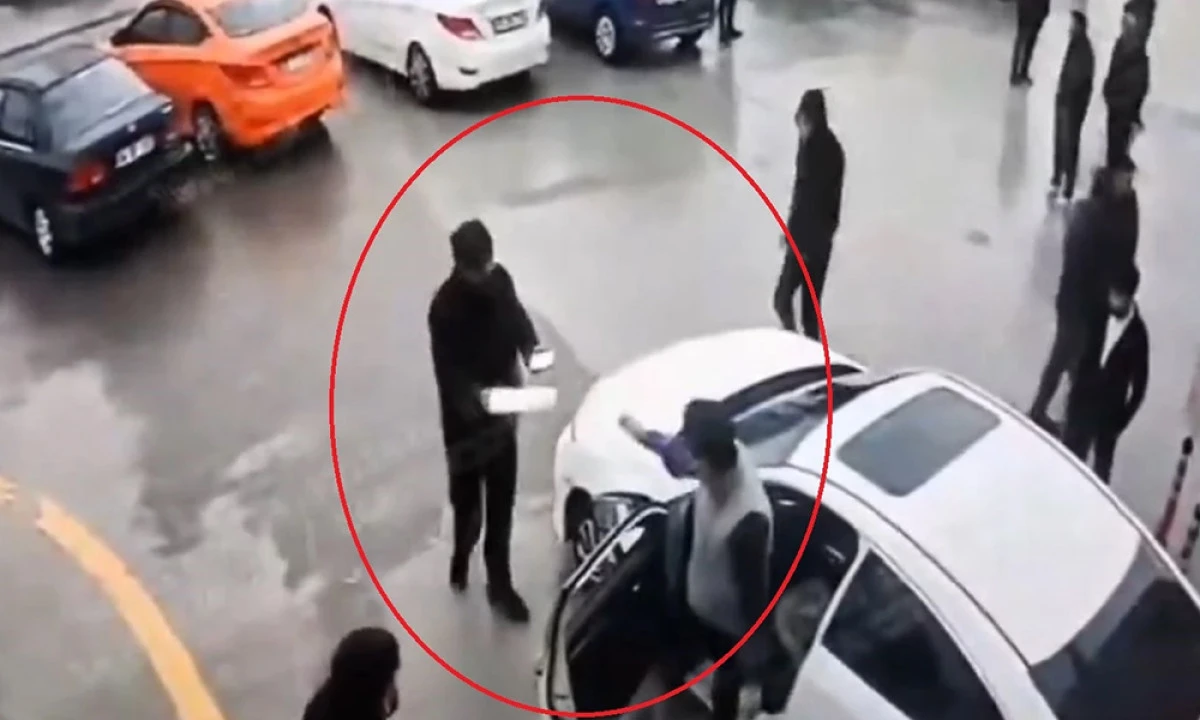 SKANDAL G&Ouml;R&Uuml;NT&Uuml;LER! POLİS MEMURUNU D&Ouml;VEREK &Ouml;LD&Uuml;RM&Uuml;ŞLER