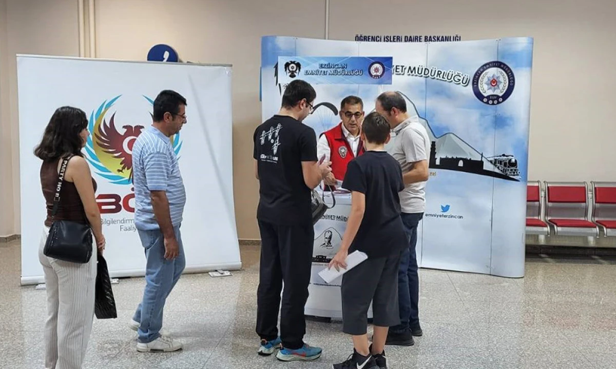 TEM Ekipleri Üniversiteli Gençleri Bilgilendirdi