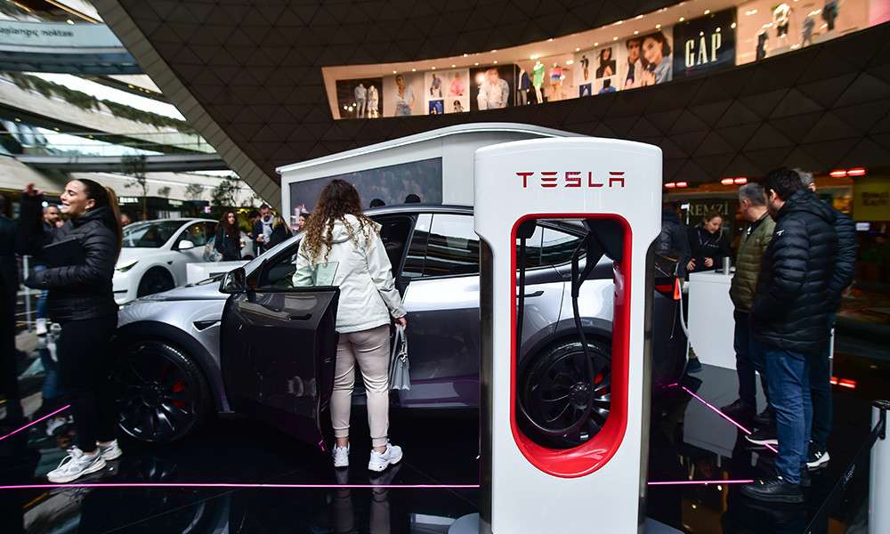 TESLA ARAÇLARA YOĞUN İLGİ