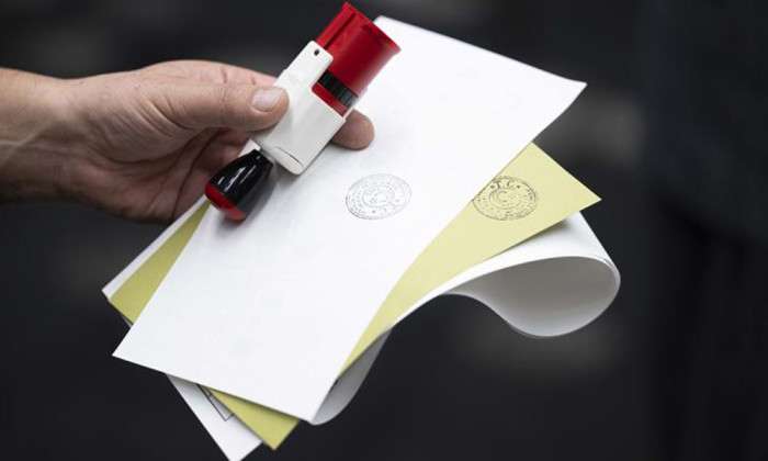 TÜM TÜRKİYE'DE OY VERME İŞLEMİ SONA ERDİ