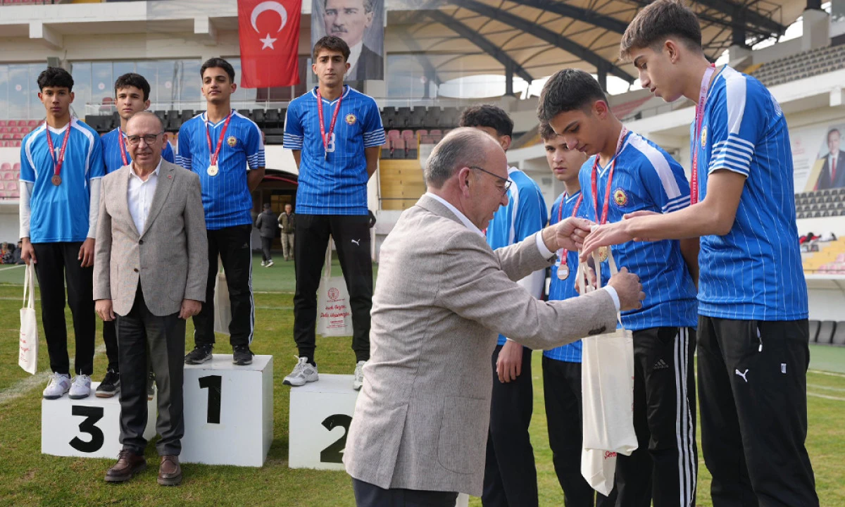 TURGUTLU&rsquo;DA GELENEKSEL ATAT&Uuml;RK KOŞUSU 