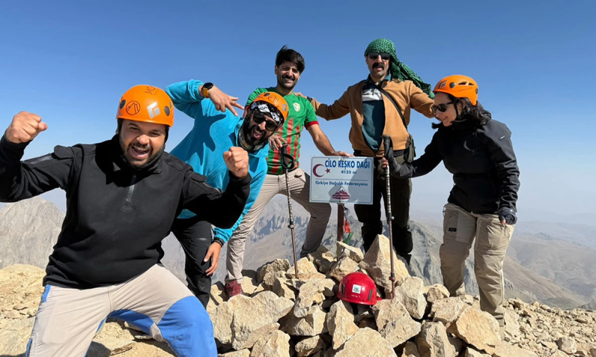 Türkiye’nin İkinci Yüksek Noktasında Nefes Kesen Zirve Tırmanışı