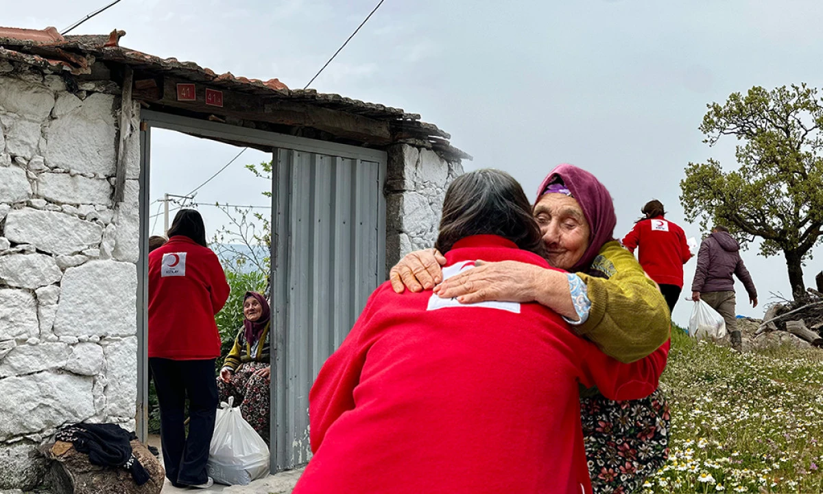 &Uuml;&Ccedil; MAHALLEYE GIDA DESTEĞİ