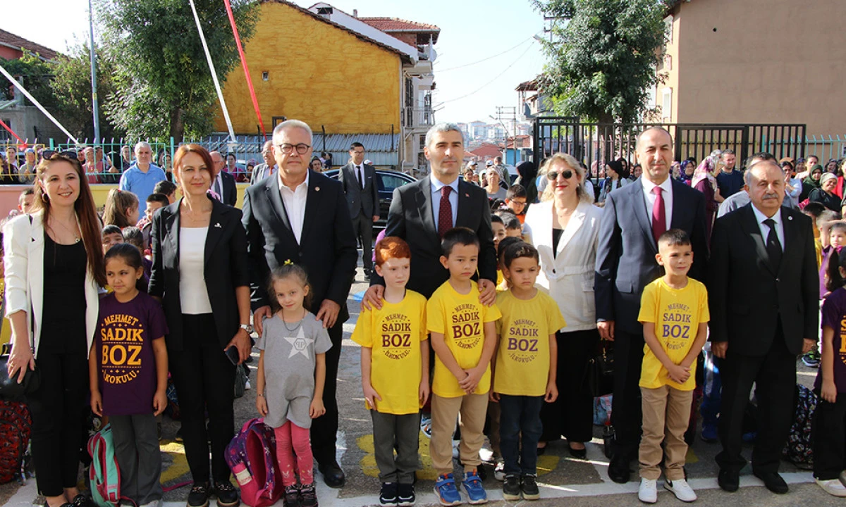 Vali Aktaş, Uşak’ta İlk Ders Zilini Çaldı