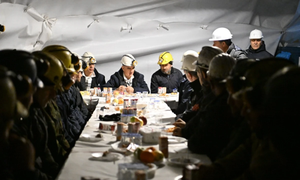 VALİ &Ouml;ZKAN YENİ YILI YERİN ALTINDA KARŞILADI