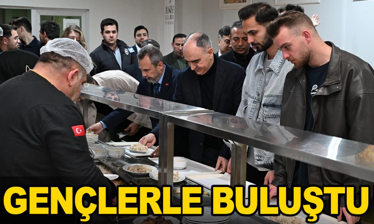 VALİ &Ouml;ZKAN'DAN İFTARDA GEN&Ccedil;LERLE GELECEK SOHBETİ