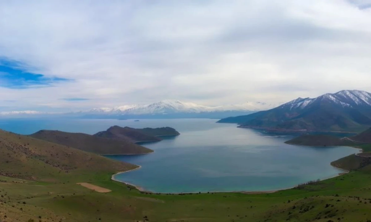Van G&ouml;l&uuml;&rsquo;n&uuml;n eşsiz g&uuml;zelliği Deveboynu Yarımadası &lsquo;Milli Park&rsquo; ilan edildi