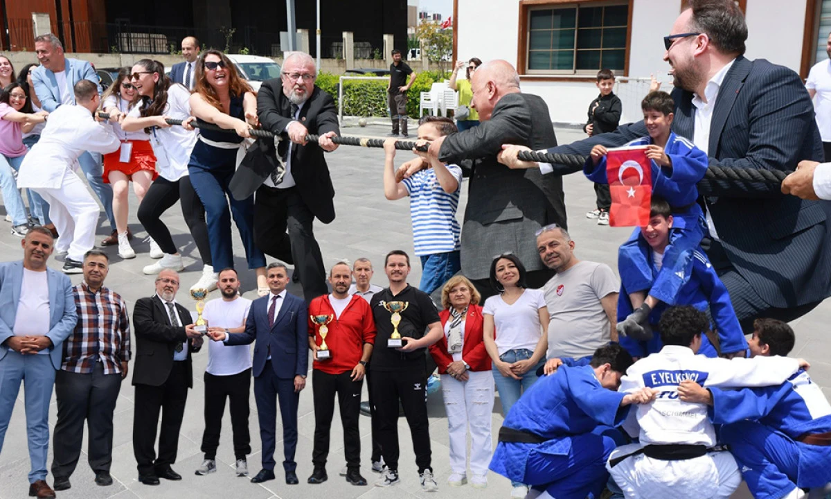 YUNUSEMRE'DE 19 MAYIS'A YAKIŞAN Ş&Ouml;LEN