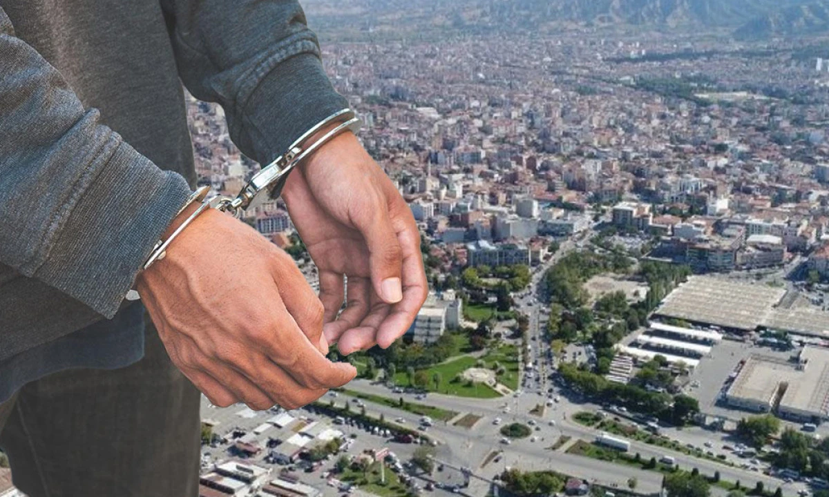 ZEHİR TACİRLERİ POLİSTEN KAÇAMADI